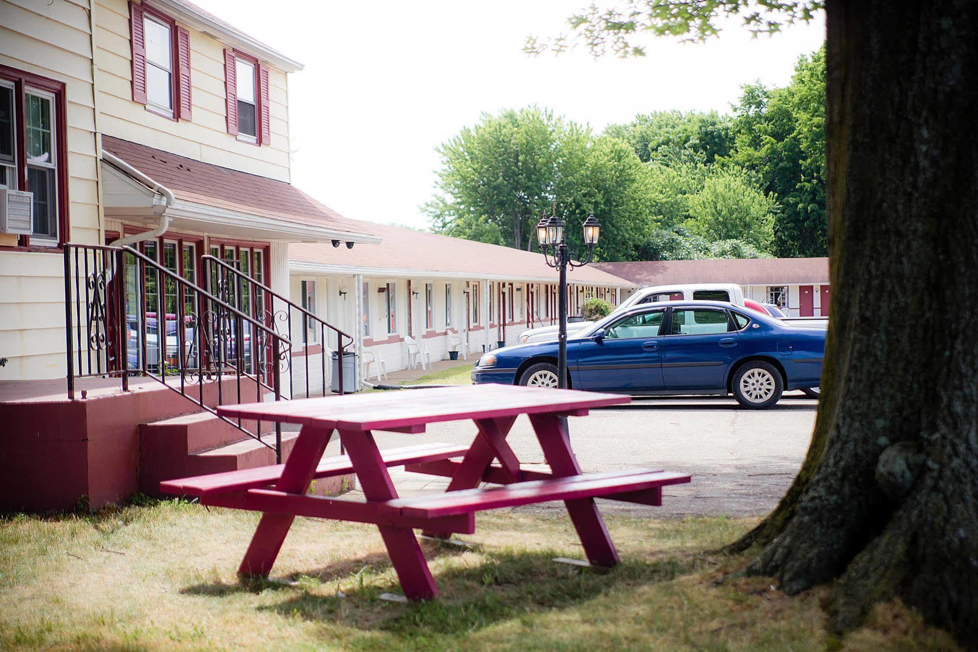 Steelhead Inn Ери Екстериор снимка